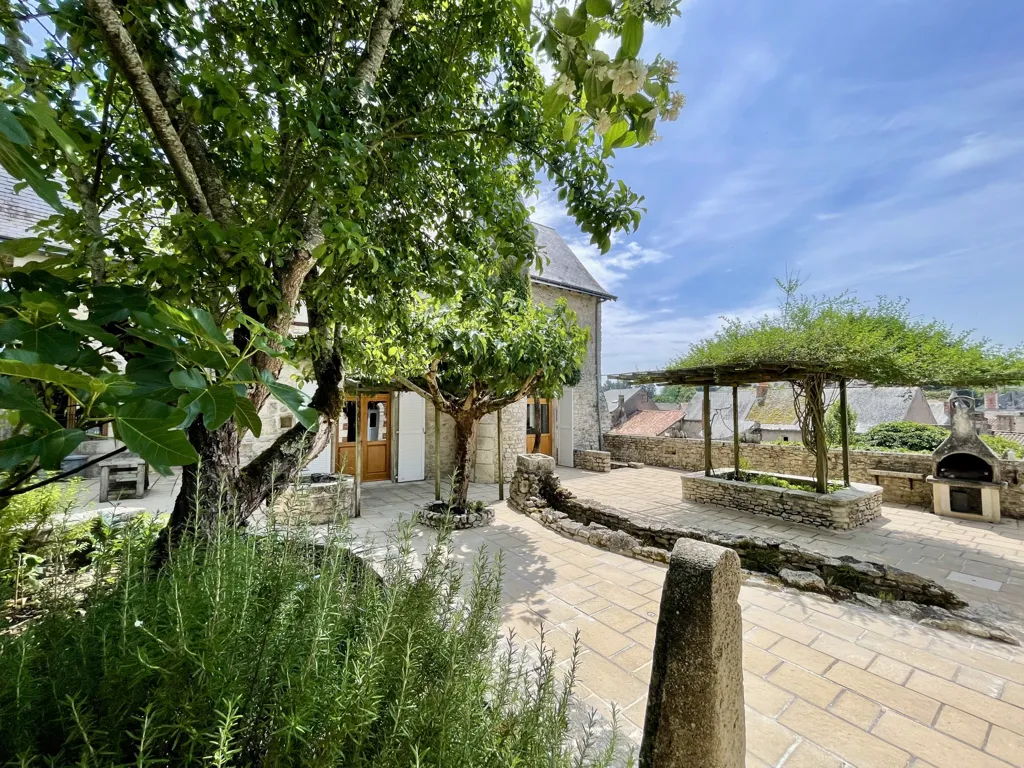Jardin - Maison Médiévale avec Tour à Charroux