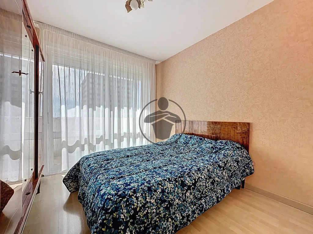 Chambres - Appartement avec Balcon au 9ème Étage à Saint Quentin