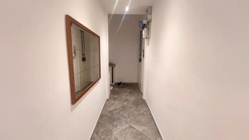 Esik - Rustic 5-Bedroom Apartment in Florence