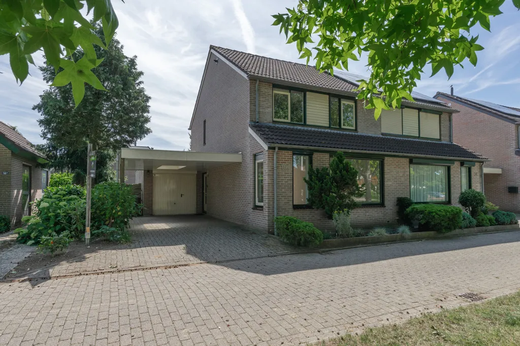 Välivaade - Two-Storey House with Garden in Elst
