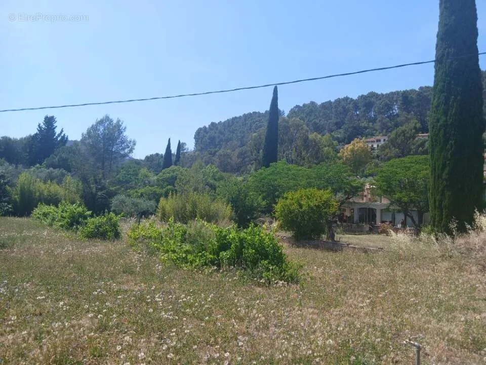 Giardino - Buildable Plot with Garden in Sollies-Pont