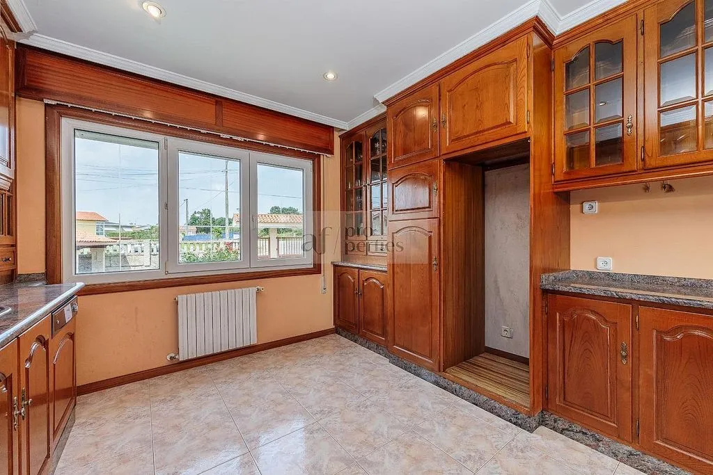 Kitchen - Chalet with Terrace and Sea View in Nigrán