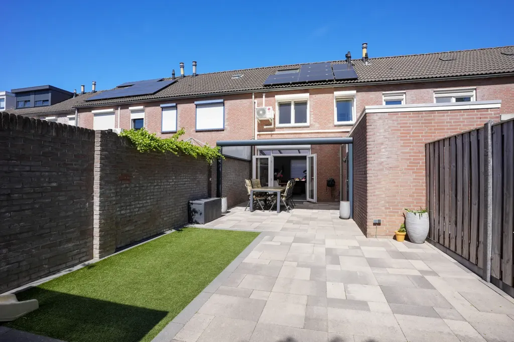 Aed - Twin-Home with Garden in Amstenrade