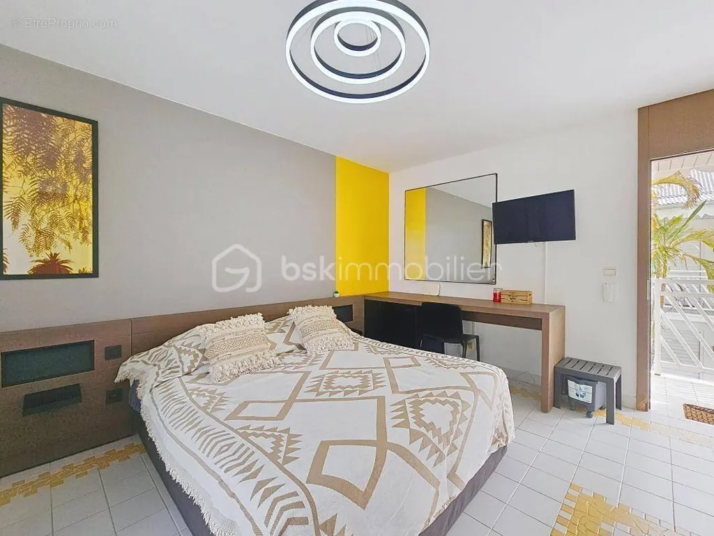 Bedrooms - Studio with Pool and Beach Access in Saint François