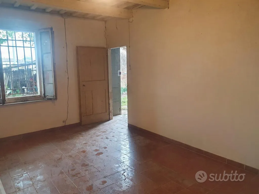 Pièces - Rustic Casale with Private Courtyard in Village Vicinity