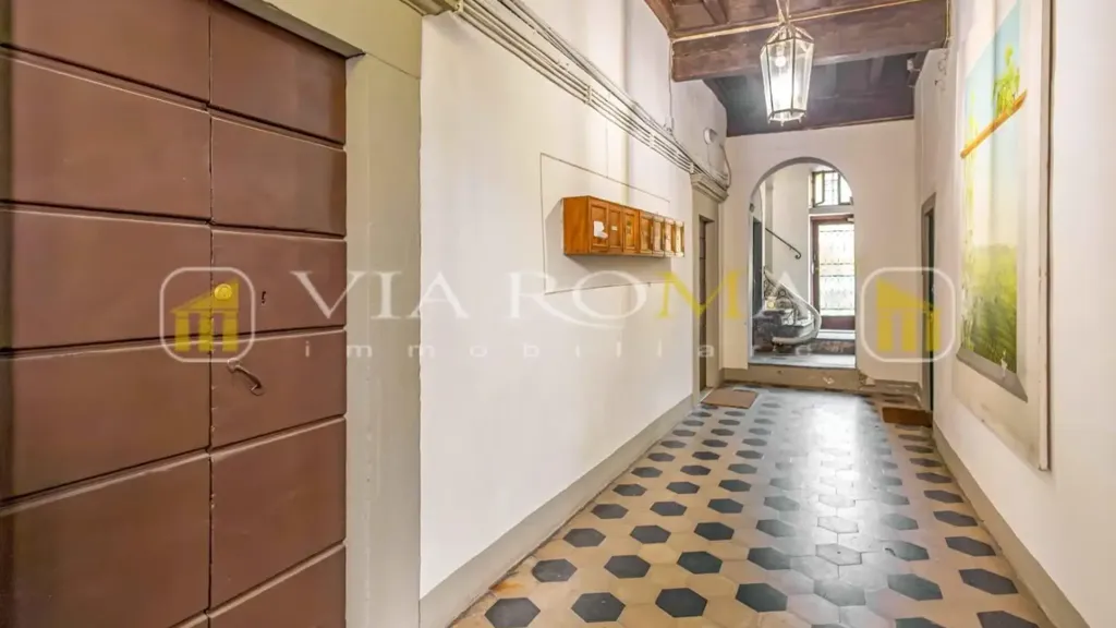 Esik - Luxury Flat with Period Features in Lucca