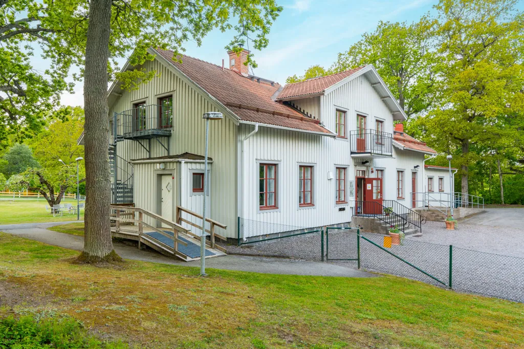 Välivaade - Characterful House with Lift in Gnesta