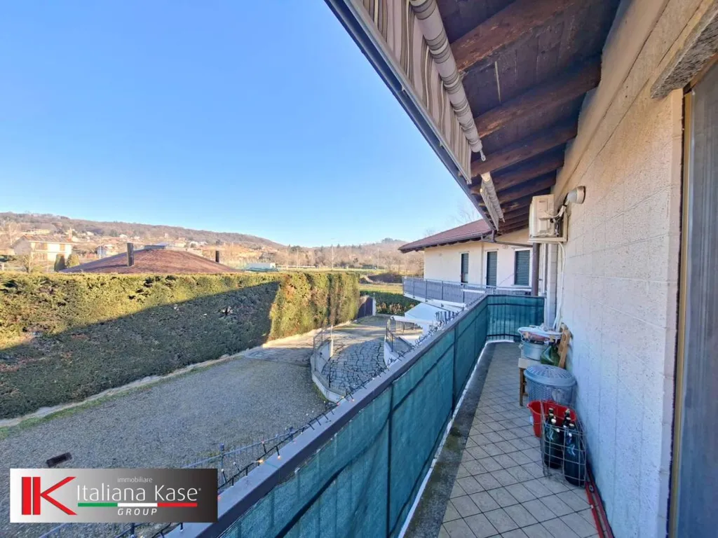 Balcony - Spacious Apartment with Terrace in Montalenghe