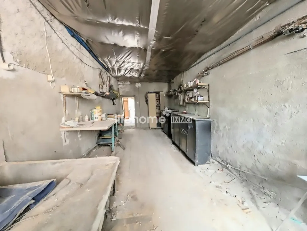 Garage - Deux Pièces à Réhabiliter au Cœur du Village