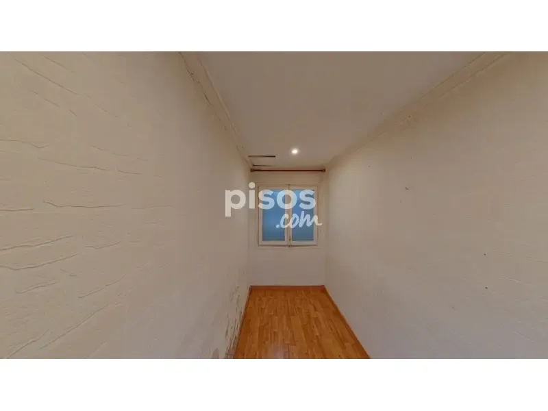 Stanze - Three-Bedroom Flat in Ripollet Centre