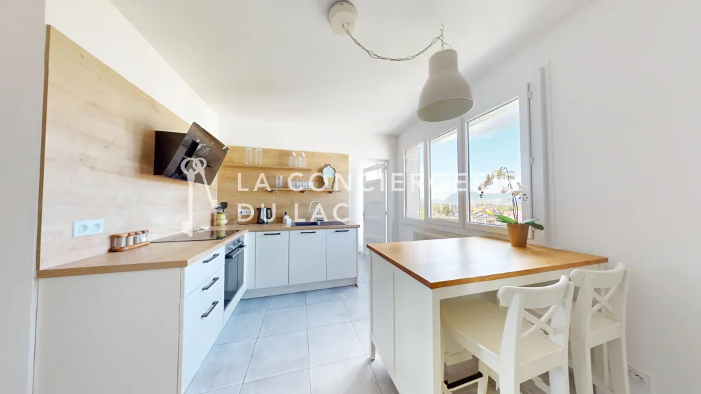 Cuisine - Appartement Luxueux avec Vue Montagne à Annecy