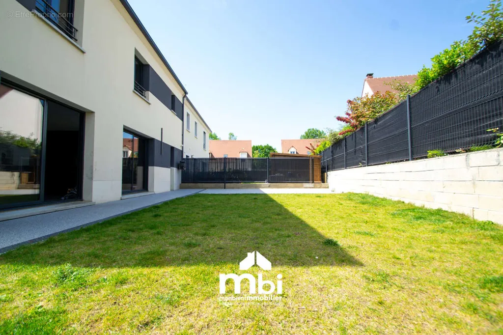 Jardin - Maison Récente avec Jardin à Saint-Witz