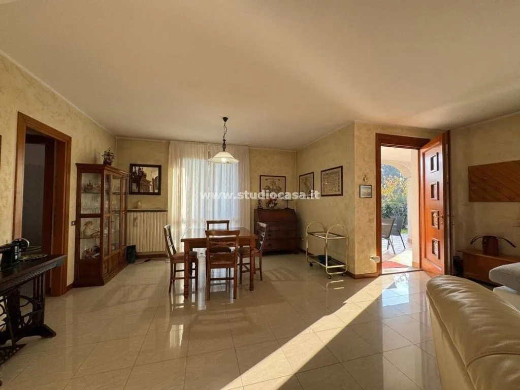 Söögituba - Luxury Villa with Private Garden in Mapello