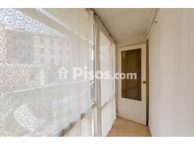 Hallway - Mixed-Use Property with Dual Access in Tafalla