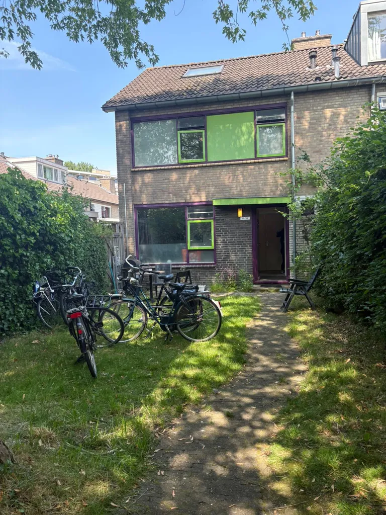Esterno - Room for Rent with Shared Amenities in Urban Area