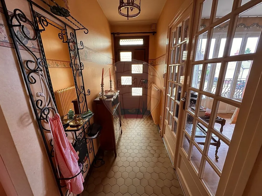 Entrée - Maison au Calme avec Terrain Arboré près de Nevers