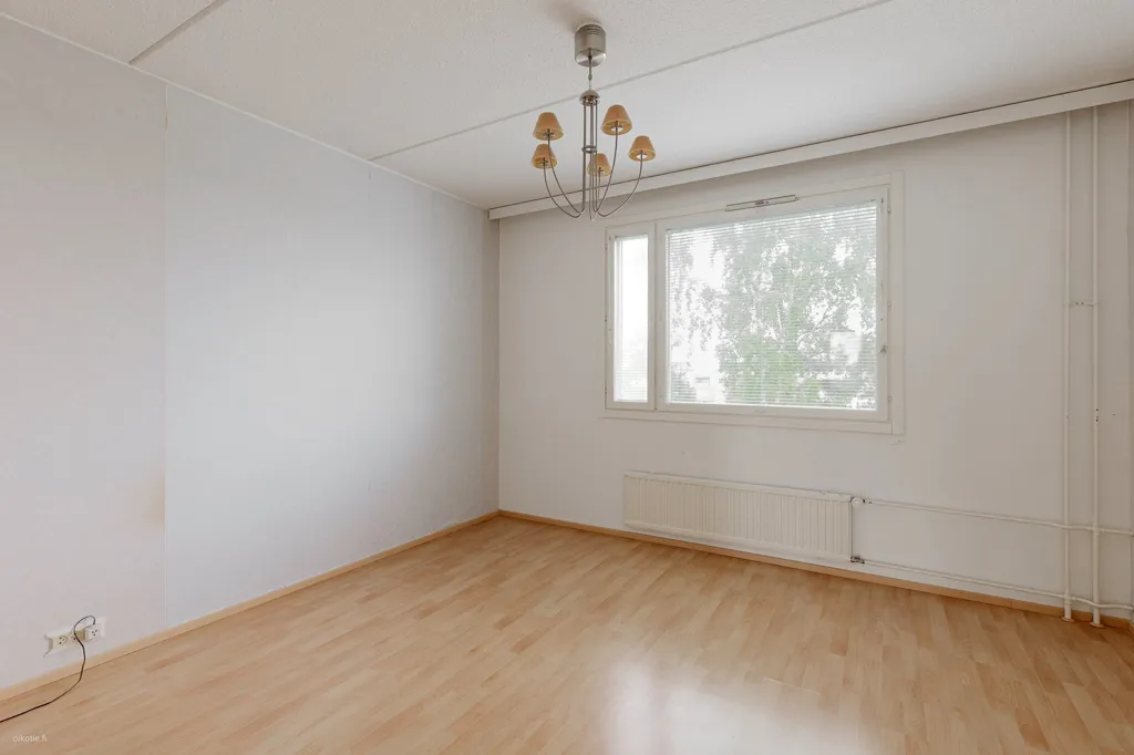 Pièces - Spacious Apartment with West-Facing Balcony in Tampere