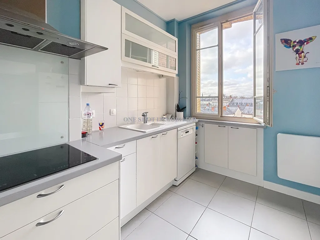 Kitchen - Top-Floor Flat with City View in Orléans