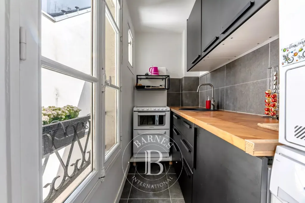 Cucina - Studio with Courtyard View in Paris 1st