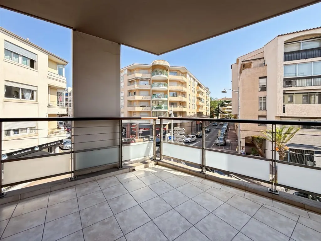 Balcon - Appartement T3 avec Parking au Centre de Saint-Raphaël