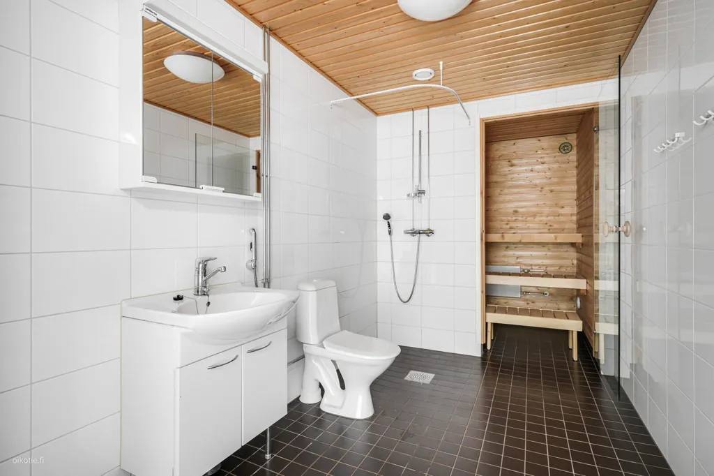 Salles de bain - Bright Apartment with Sauna in Leppävaara, Espoo