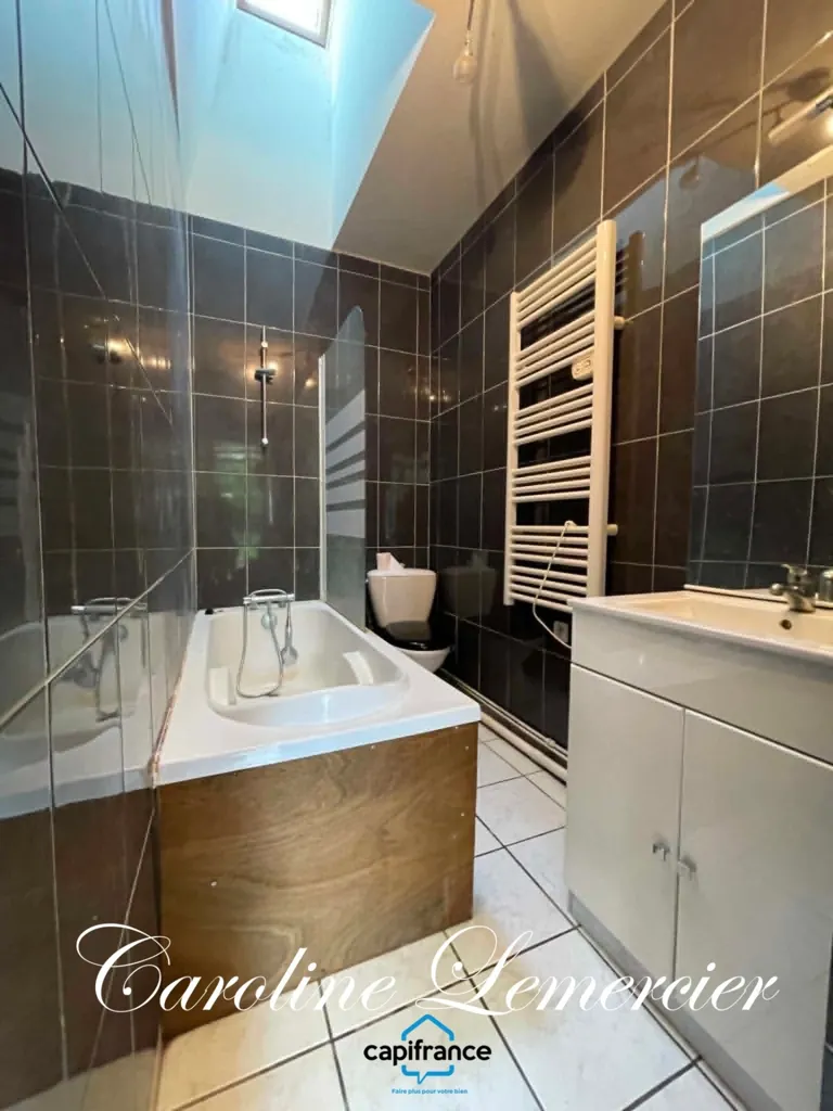 Bathrooms - Farmhouse with Caves near Connerre