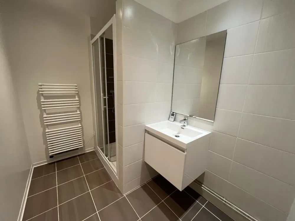 Salles de bain - Appartement 1 Pièce avec Cuisine Équipée à Rodez