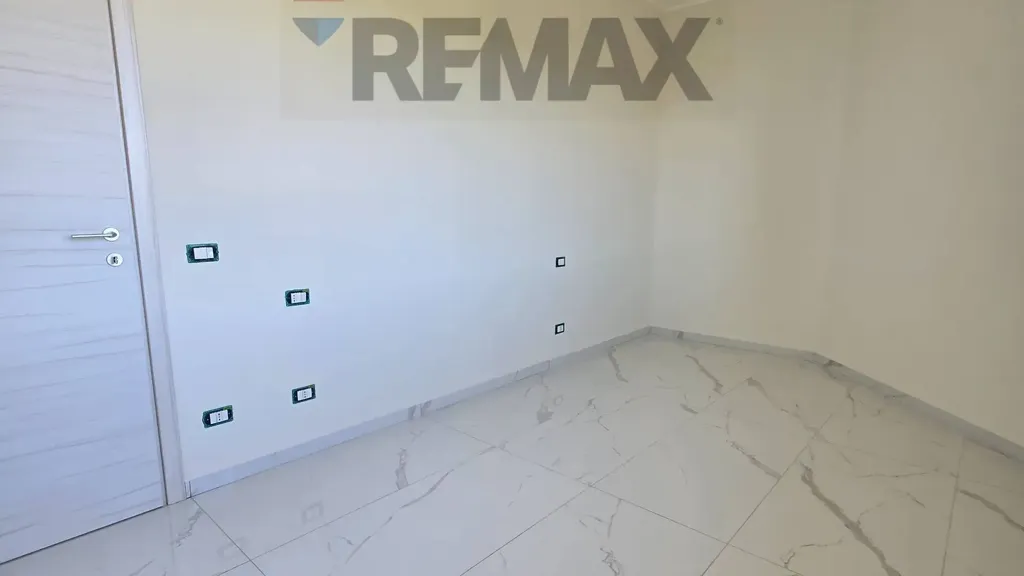 Pièces - Rustic Apartment with Balcony in Serravalle