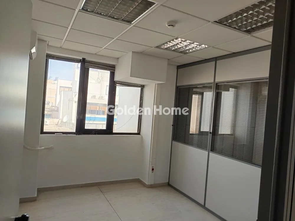 Kabinet - Office with Prominent Façade in Kallithea