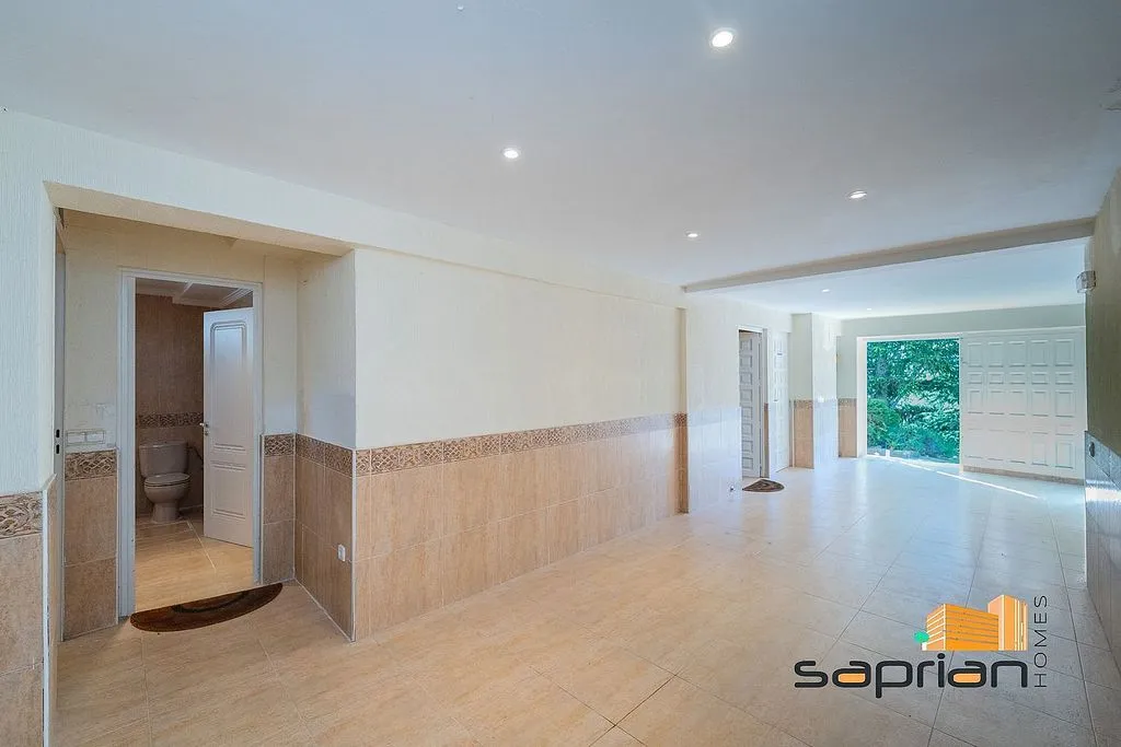 Esik - Chalet with Pool and Terrace in Robledo de Chavela