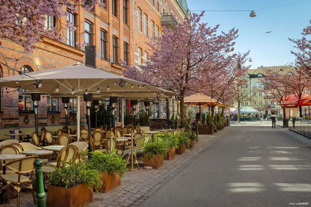 Two-Bedroom Flat with Balcony on Åhusgatan