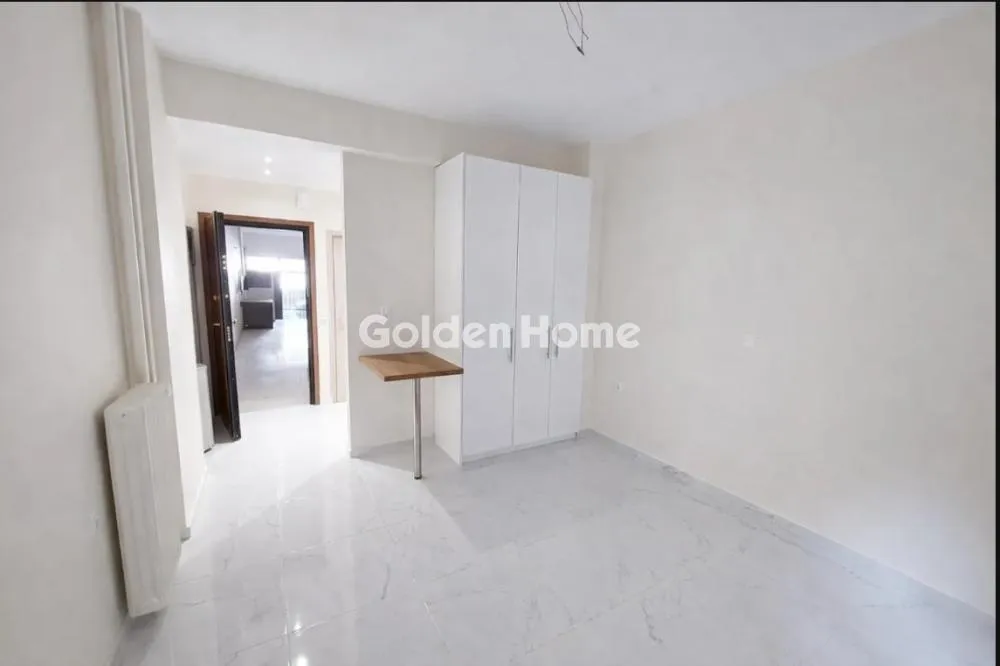 Esik - Fully Renovated Flat with Balcony in Patissia