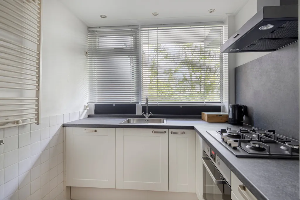 Cuisine - Modern 3-Bedroom Flat with Balcony in Rotterdam