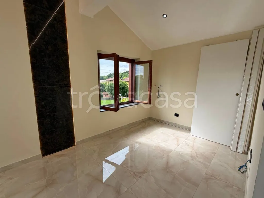 Toad - Modern Mansard Apartment with Terrace in Borgo Ticino