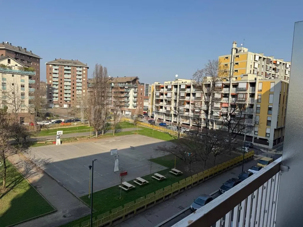 Balcony - Bright Apartment with Balcony in Turin