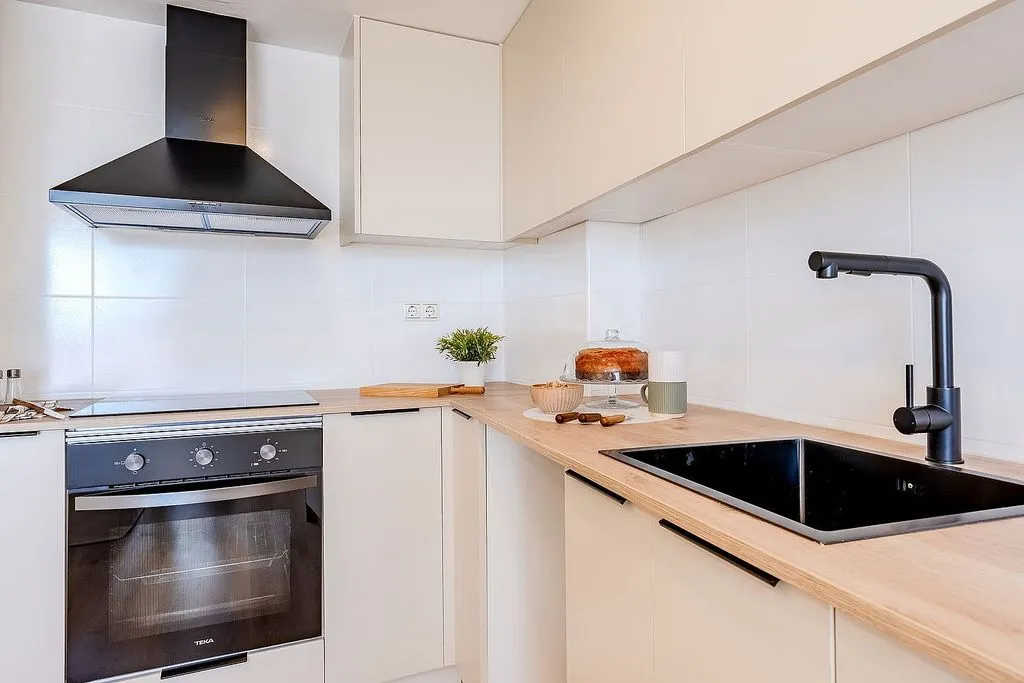 Cuisine - Bright Apartment with Sea View in Mataró Centre
