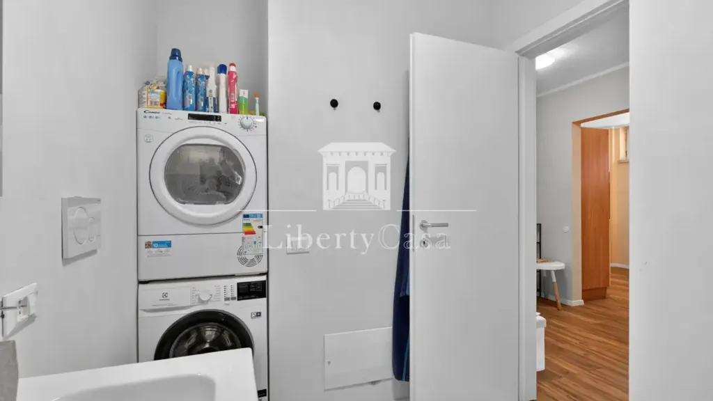 Utility Room - Rustic Lake View Apartment in Salò