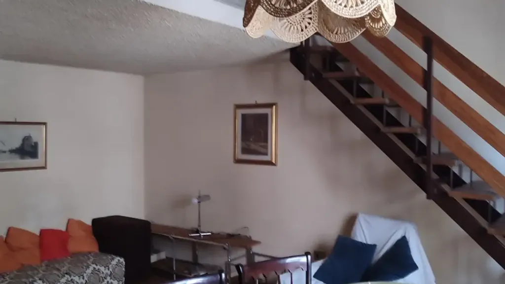 Rooms - Three-Bedroom Apartment with High Ceilings in Florence