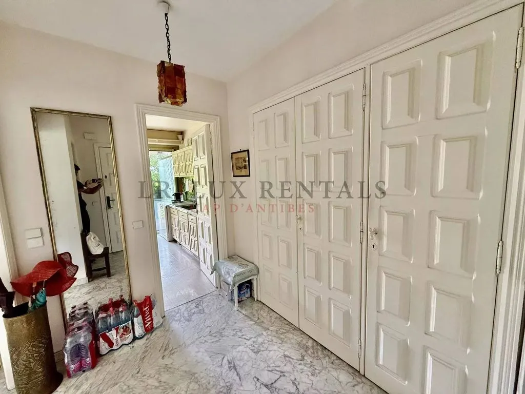 Esik - Luxury Flat with Pool in Antibes