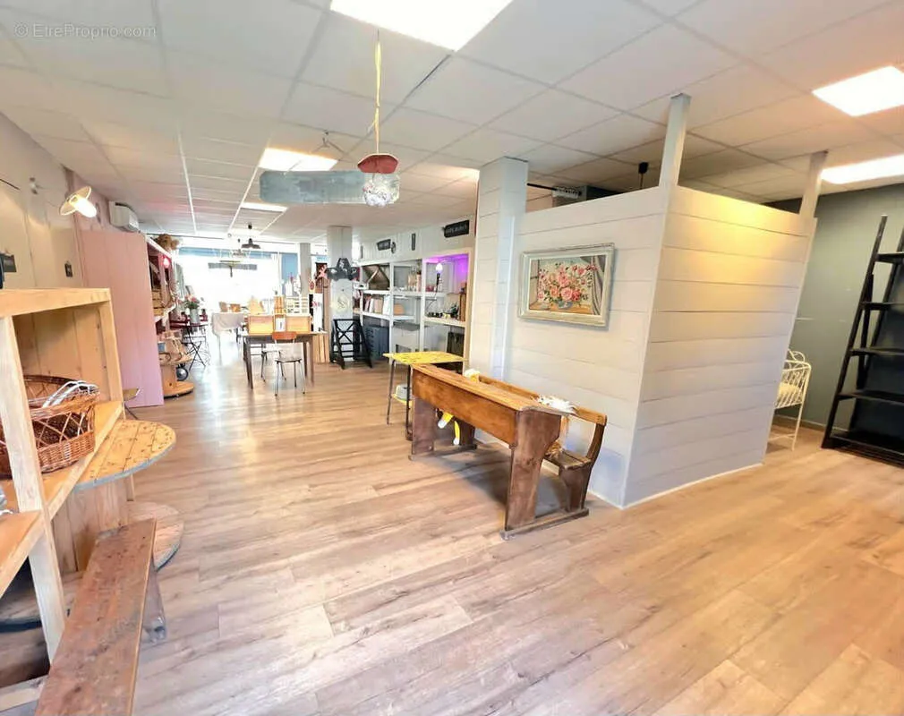 Pesuköök - Commercial Space with Private Garden in Morlaàs