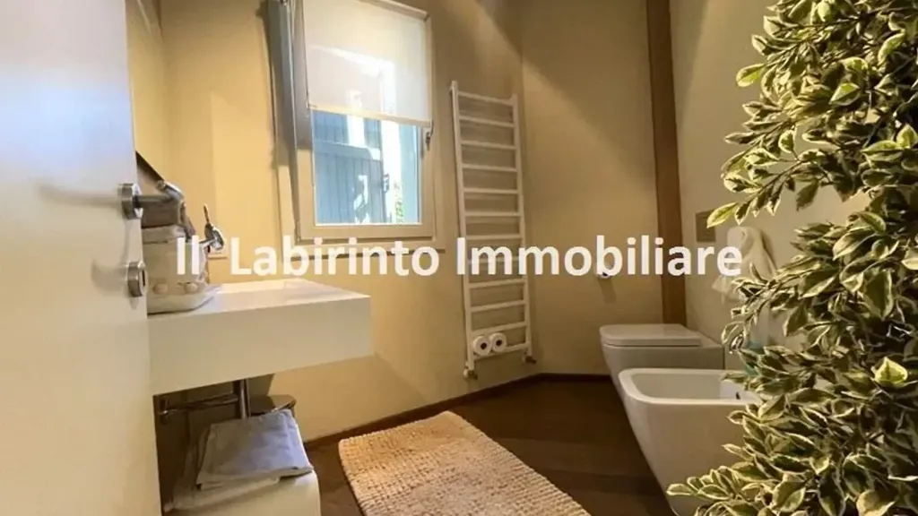 Salles de bain - Modern Villa with Private Garden in Monte, Faenza