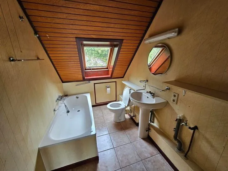 Vannitoad - Flat with Attic Storage in Namur Centre