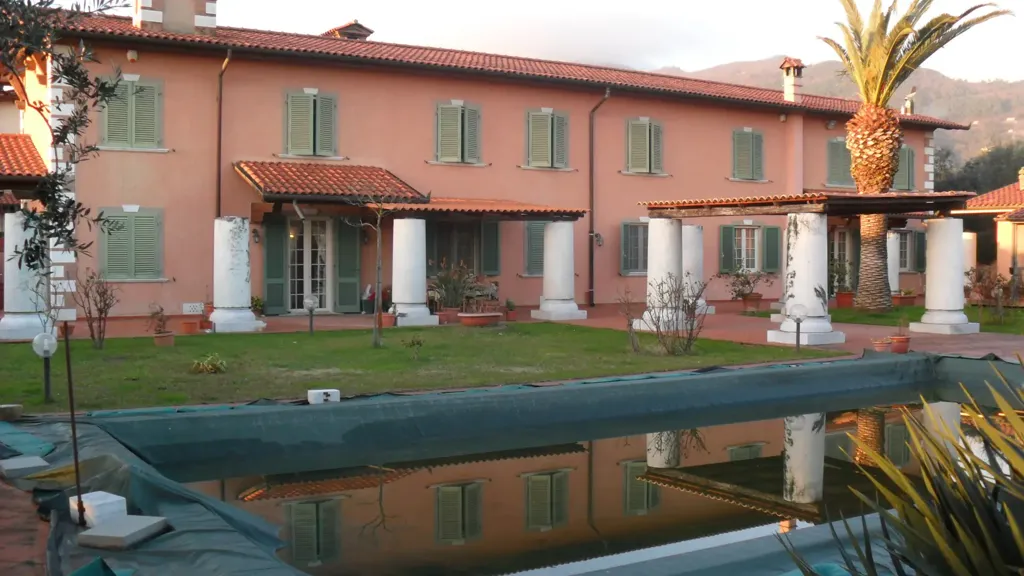 Välivaade - Villa with Pool in Seravezza