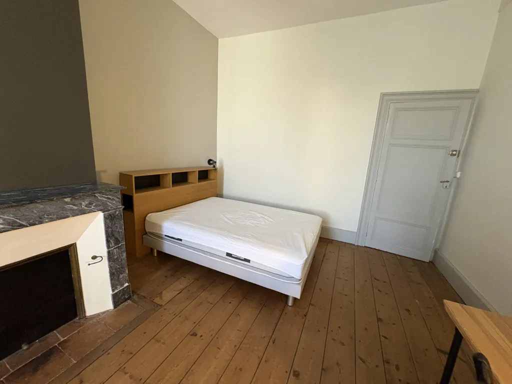 Bedrooms - Shared Room in Spacious Townhouse in Agen