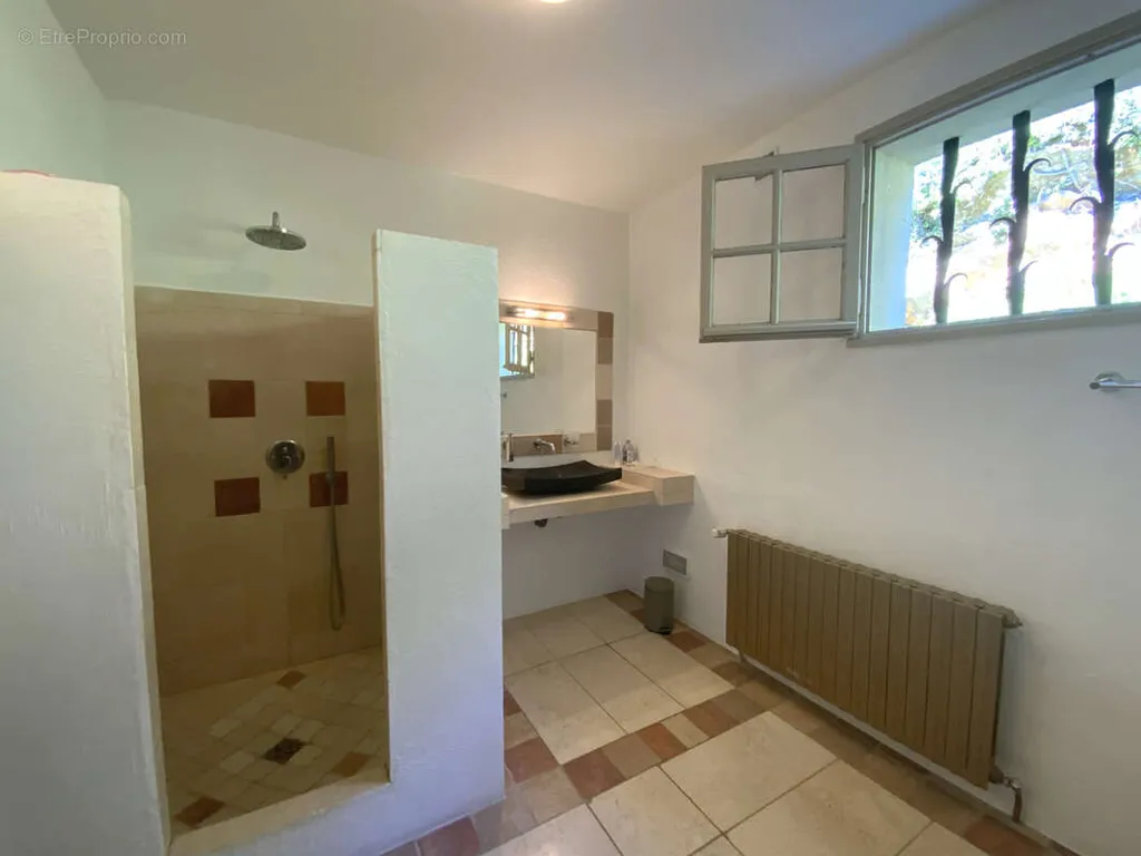 Vannitoad - Villa with Panoramic View near Uzès