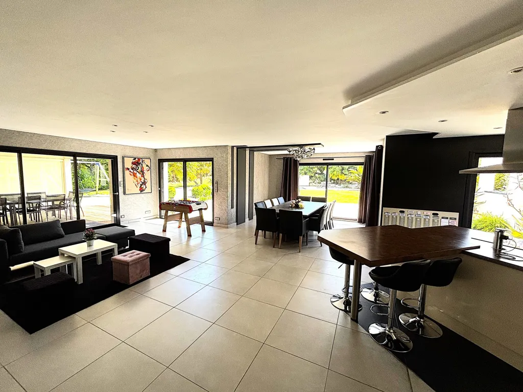 Elutuba - Contemporary House with Pool in Goven