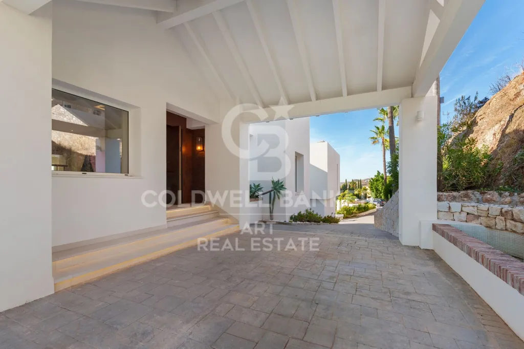 Terrass - Contemporary Mediterranean Villa with Panoramic Views in Benahavís
