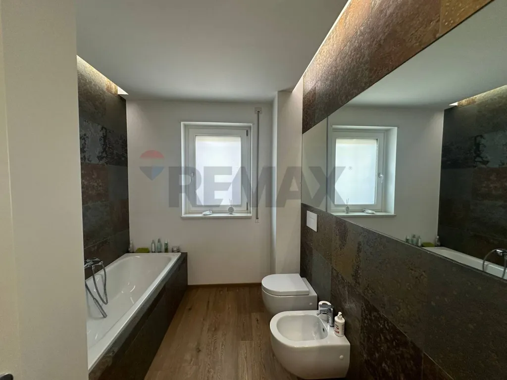 Salles de bain - Modern Apartment with Panoramic Terrace in Matera