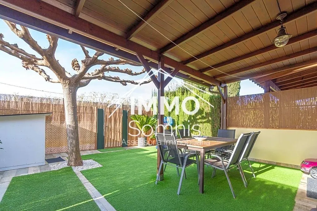 Terrazza - Townhouse with Pool in Torroella de Fluvià