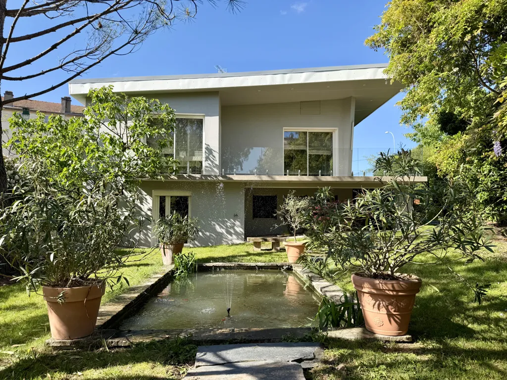 Giardino - Architect-Designed House in Chauffailles Town Centre